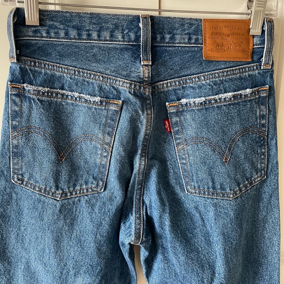 Levi's Wedgie Button Fly Distressed Straight Cropped Jean Size 25 - Picture 13 of 14